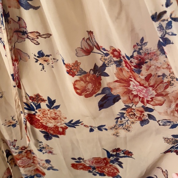 Beautiful dress - Picture 4 of 5